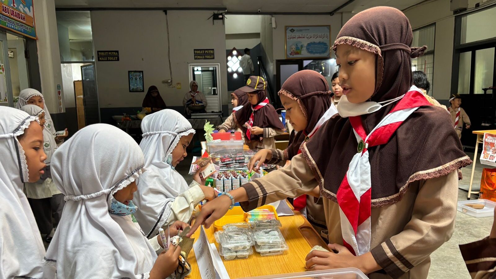 Asah Keterampilan, 175 Penggalang SD Al Irsyad Al Islamiyyah 01 Purwokerto Gelar Bazar