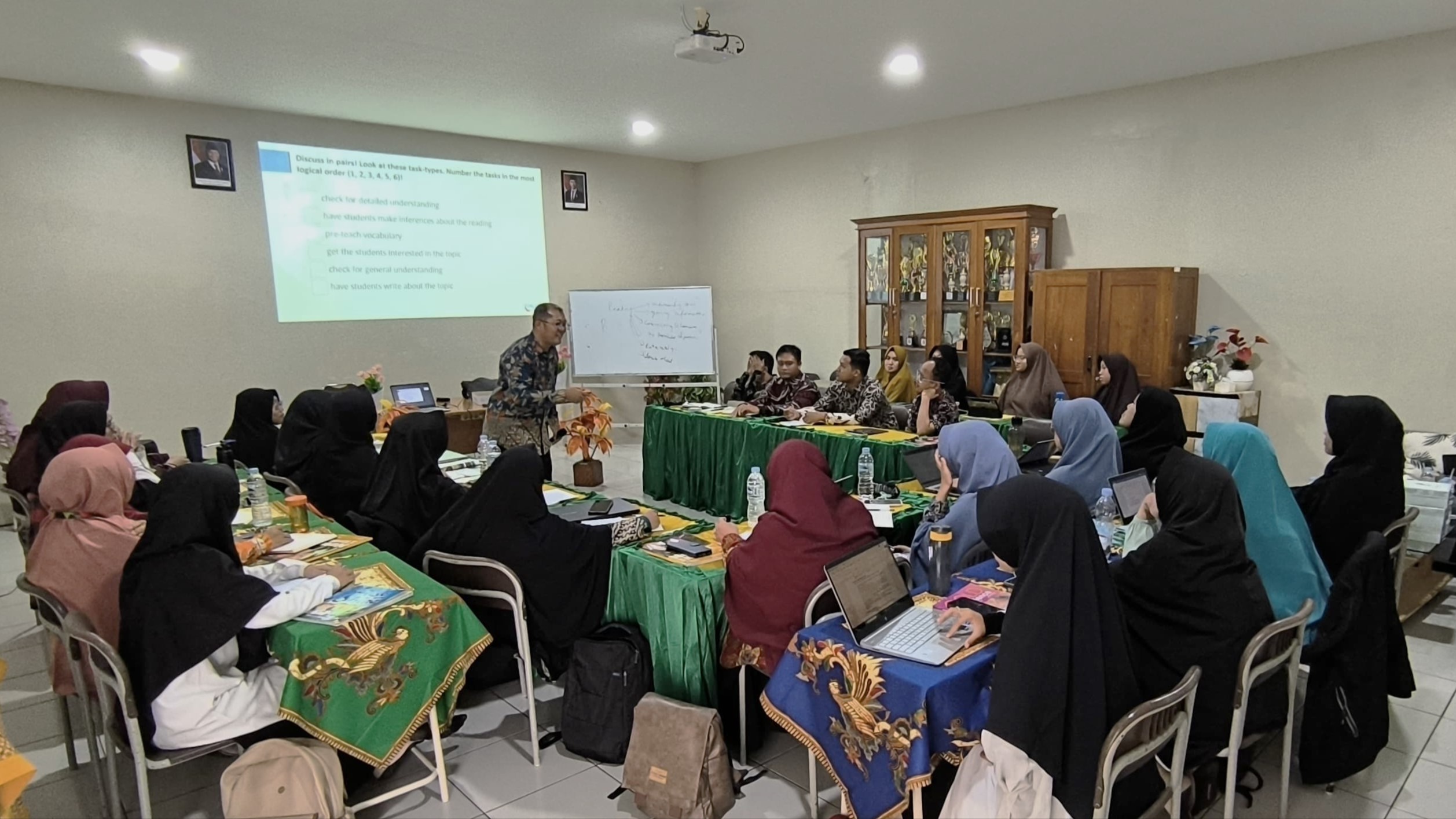 Hadirkan Trainer dari Pearson, LPP Al Irsyad Purwokerto Tingkatkan Kualitas Pengajaran dan Penilaian