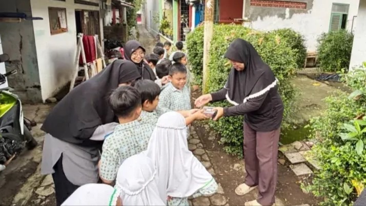 SD Al Irsyad Al Islamiyyah 01 Purwokerto Gelar Tarhib Ramadhan dengan Berbagi Kurma