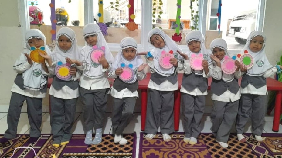 TK A Al Irsyad Al Islamiyyah Purwokerto Ajak Siswa Membuat Jam Pengingatku