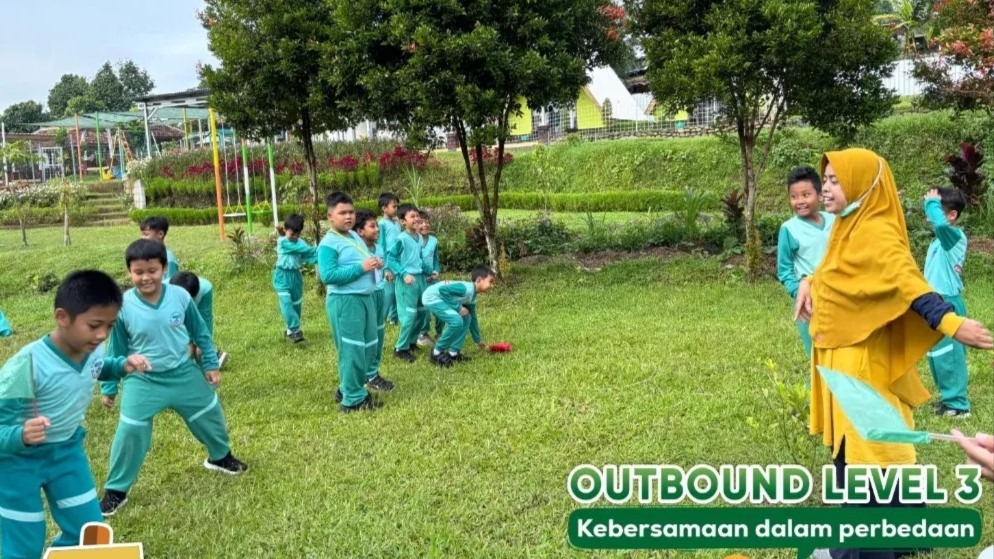 Menanamkan Kebersamaan, Siswa Kelas 3 SD Al Irsyad Al Islamiyyah 01 Purwokerto Ikuti Outbound Training